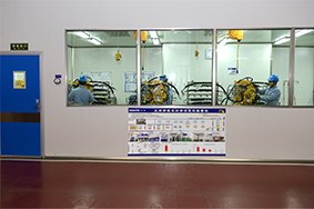 拥有10万级主阀部装无尘车间，每立方英尺空间中所含0.5um大小的颗粒物数量在2万个以下。确保液压部件和管路的清洁度。